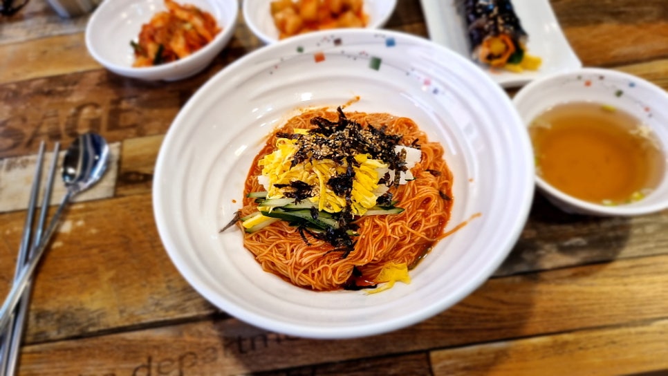 잔치하는 마음으로 기쁘게 먹는 국수 한 그릇과 김밥, 포천시 가산면 명성 잔치국수