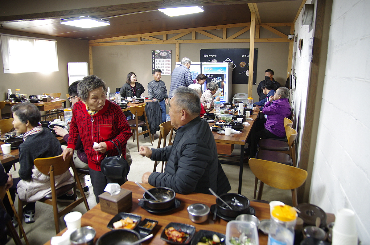 “조용한 밥상 위의 선행”