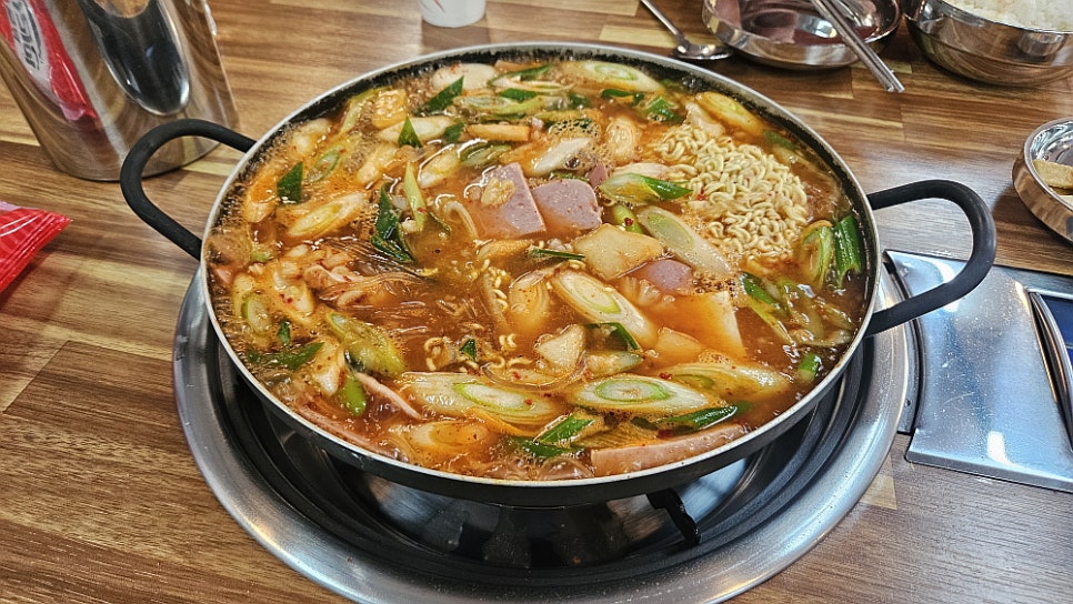 의정부 부대찌개 골목의 비법으로 만든다는 새로 생긴 식당, 포천시 소흘읍 송우리 부대찌개 삼겹살 