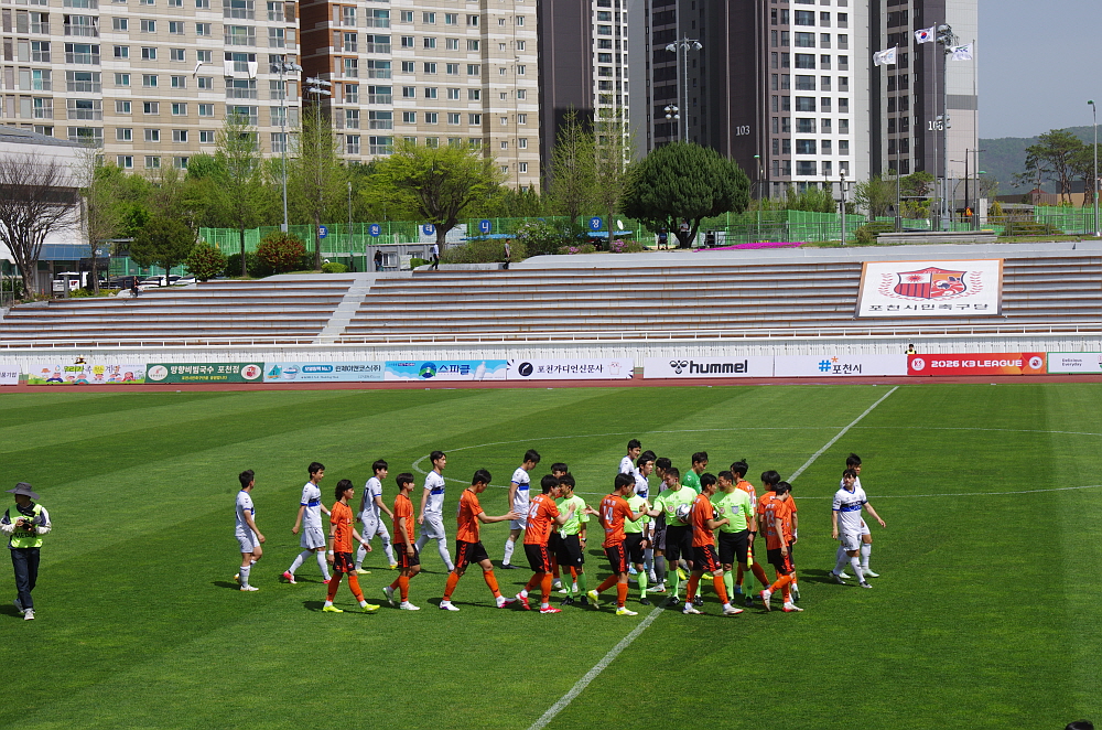 [포토이슈] 포천시민축구단 홈경기 A보드 광고판에 모습을 드러낸 포천가디언신문사